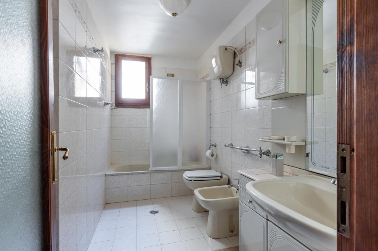 Le Finestre Sul Corso Roomy With Terrace Apartment Assisi