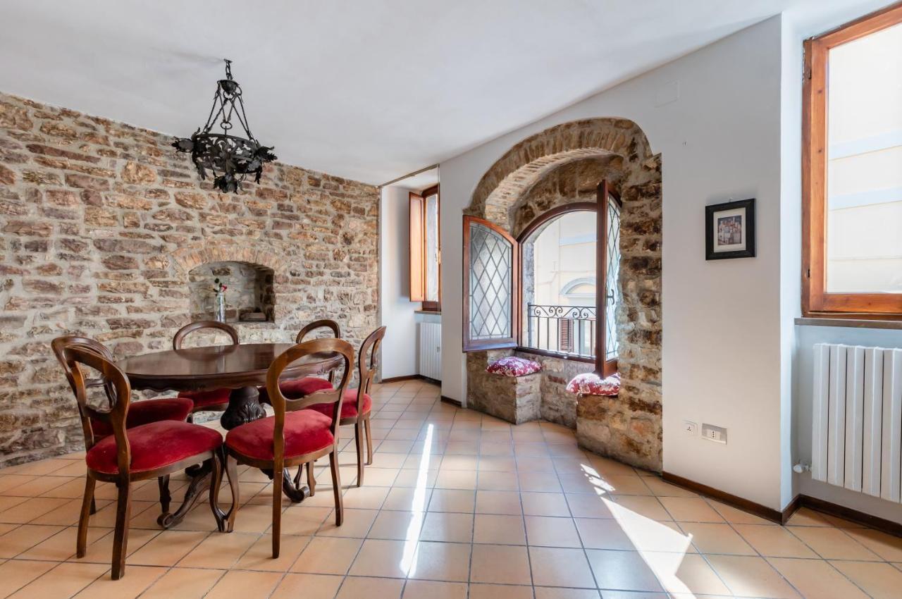 Le Finestre Sul Corso Roomy With Terrace Apartment Assisi