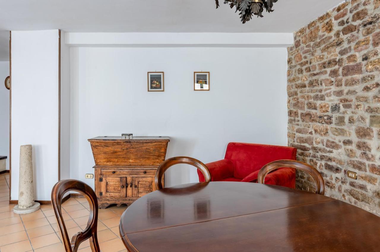 Apartment Le Finestre Sul Corso Roomy With Terrace