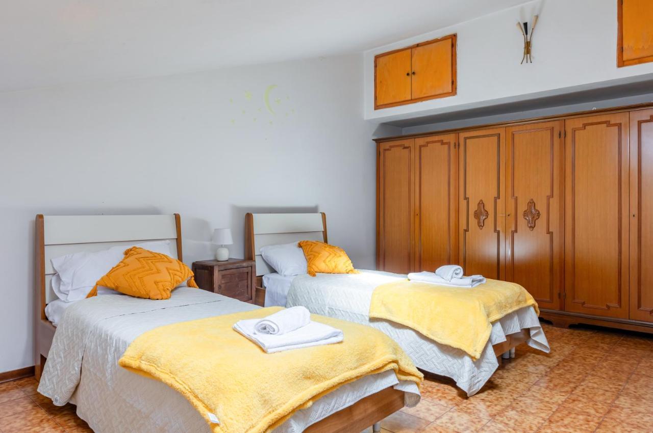 Apartment Le Finestre Sul Corso Roomy With Terrace Assisi