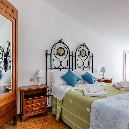 Le Finestre Sul Corso Roomy Apartment With Terrace Assisi Exterior photo