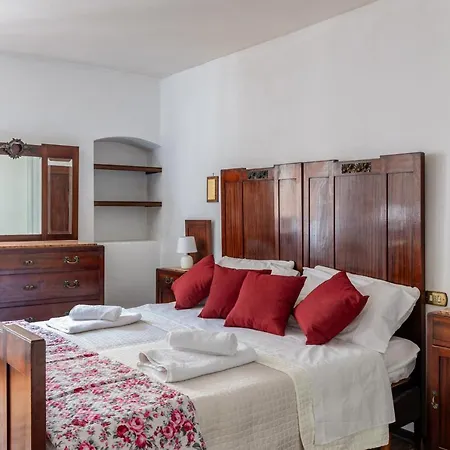 Le Finestre Sul Corso Roomy Apartment With Terrace Assisi Exterior photo